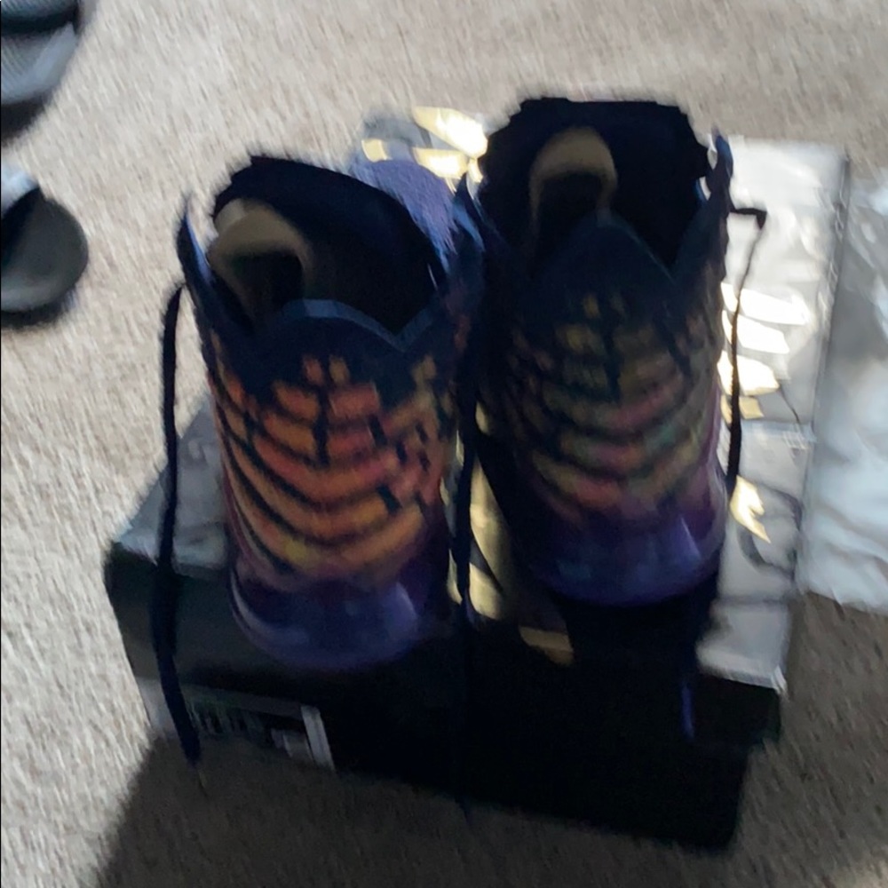 LeBron Monstars 17